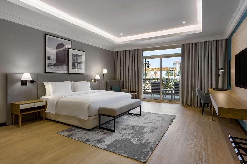 Radisson Airport Hotel *