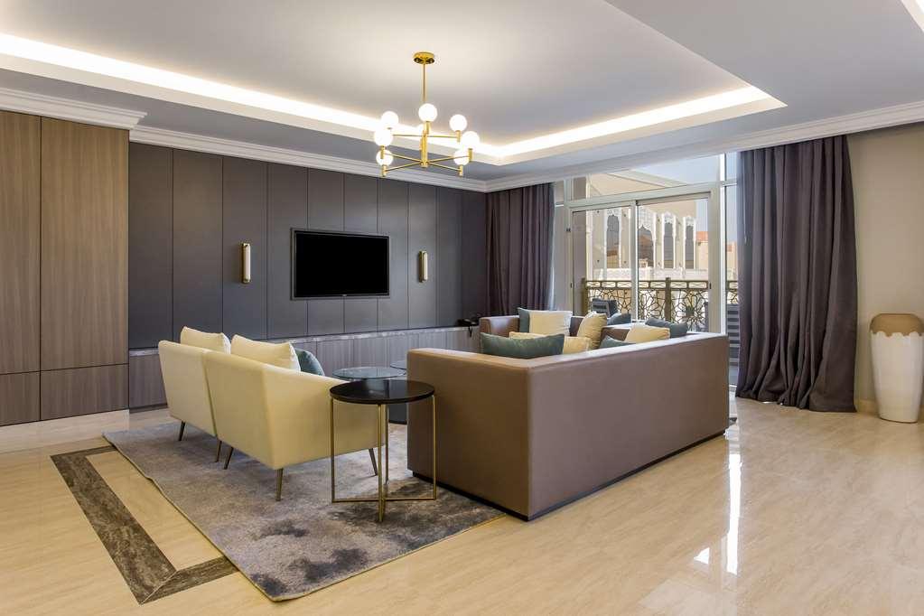 Radisson Airport *