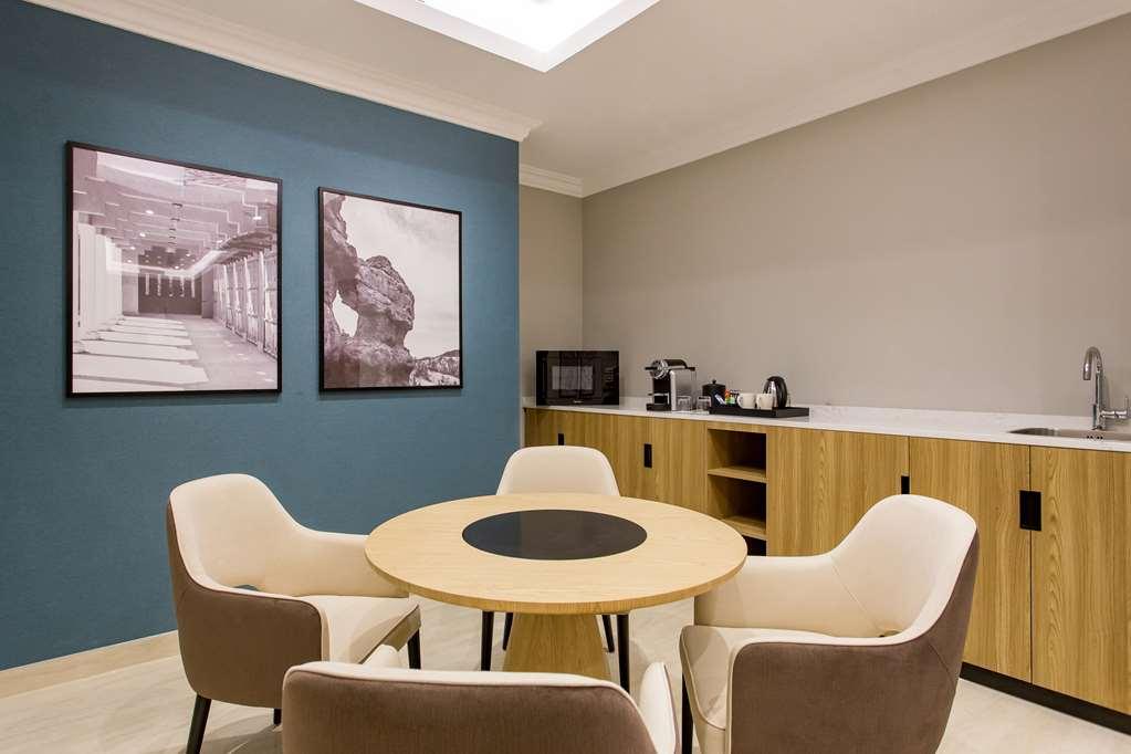 Hotel Radisson Airport *