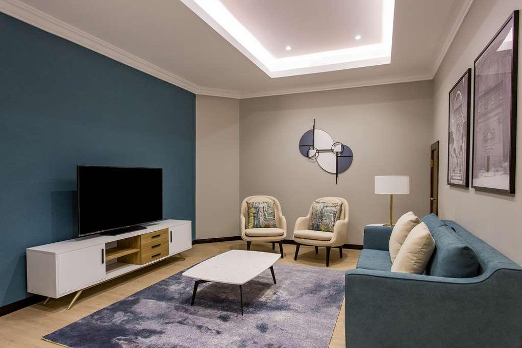 Radisson Airport