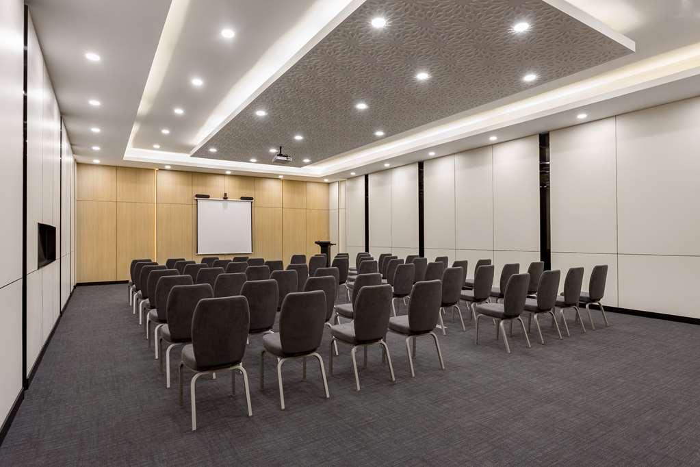 Radisson Airport Hotel