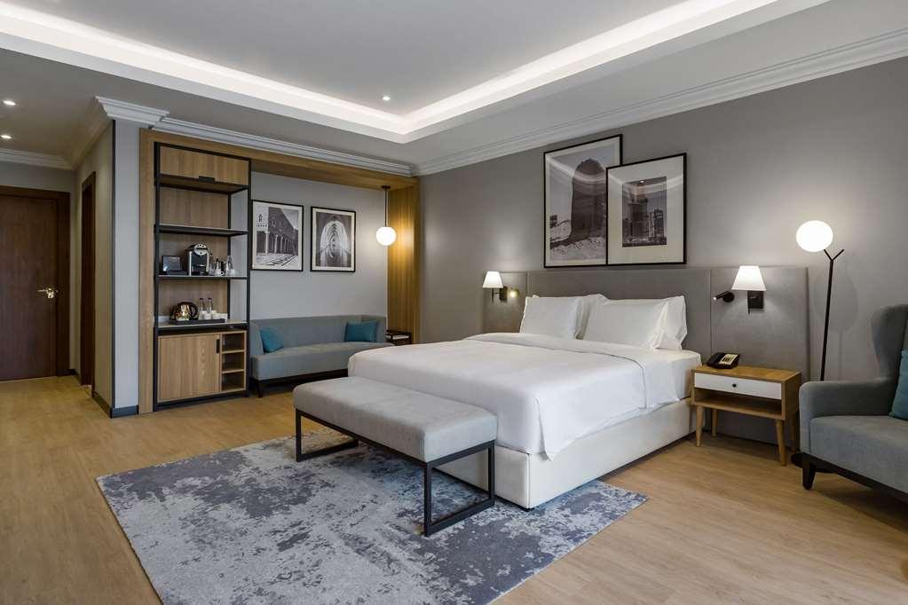 Radisson Airport Hotel *