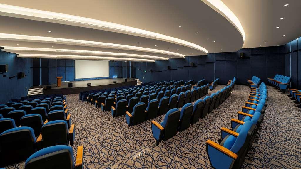 Radisson Airport *