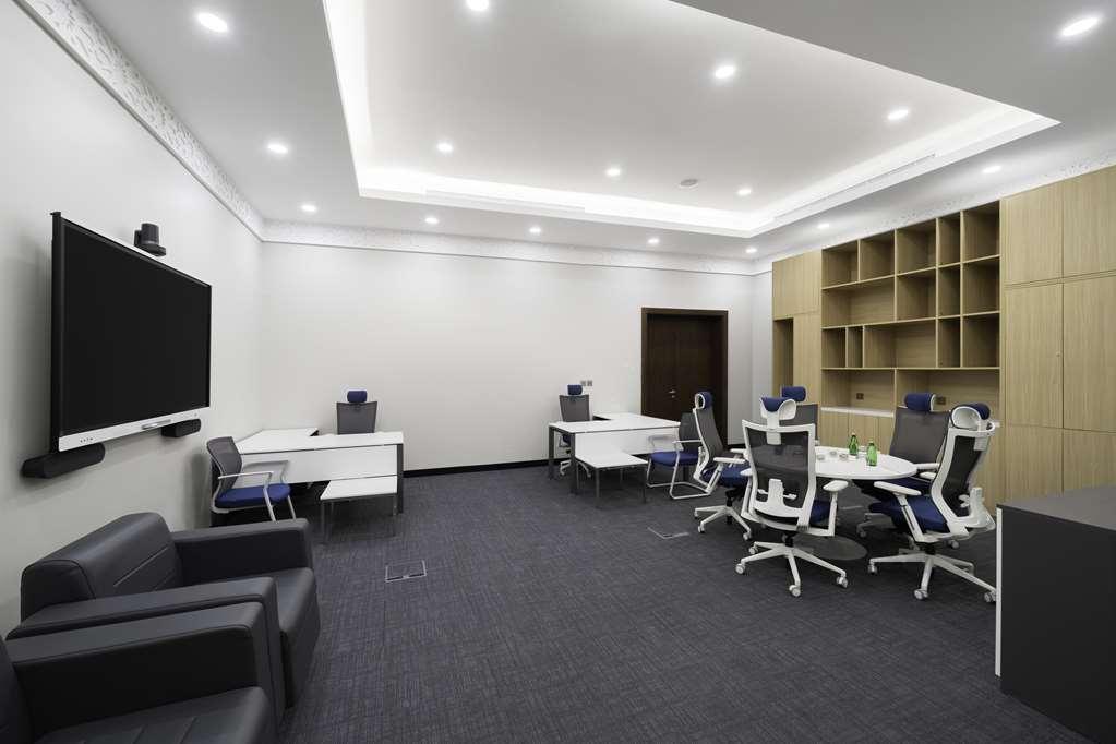Radisson Airport Hotel *